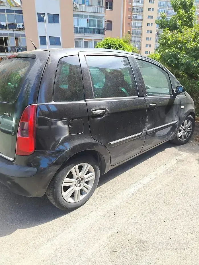 Usata Lancia Musa 90 CV (66 kW) 2008 Monovolume