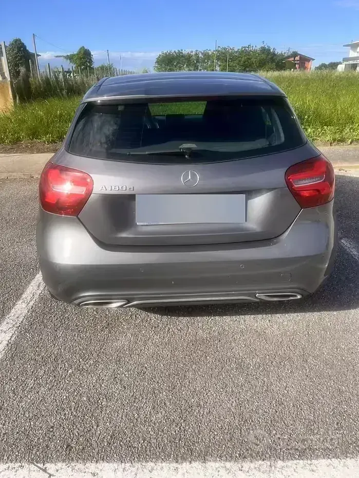 Usata Mercedes 180 109 CV (80 kW) 2017 Grigio Berlina