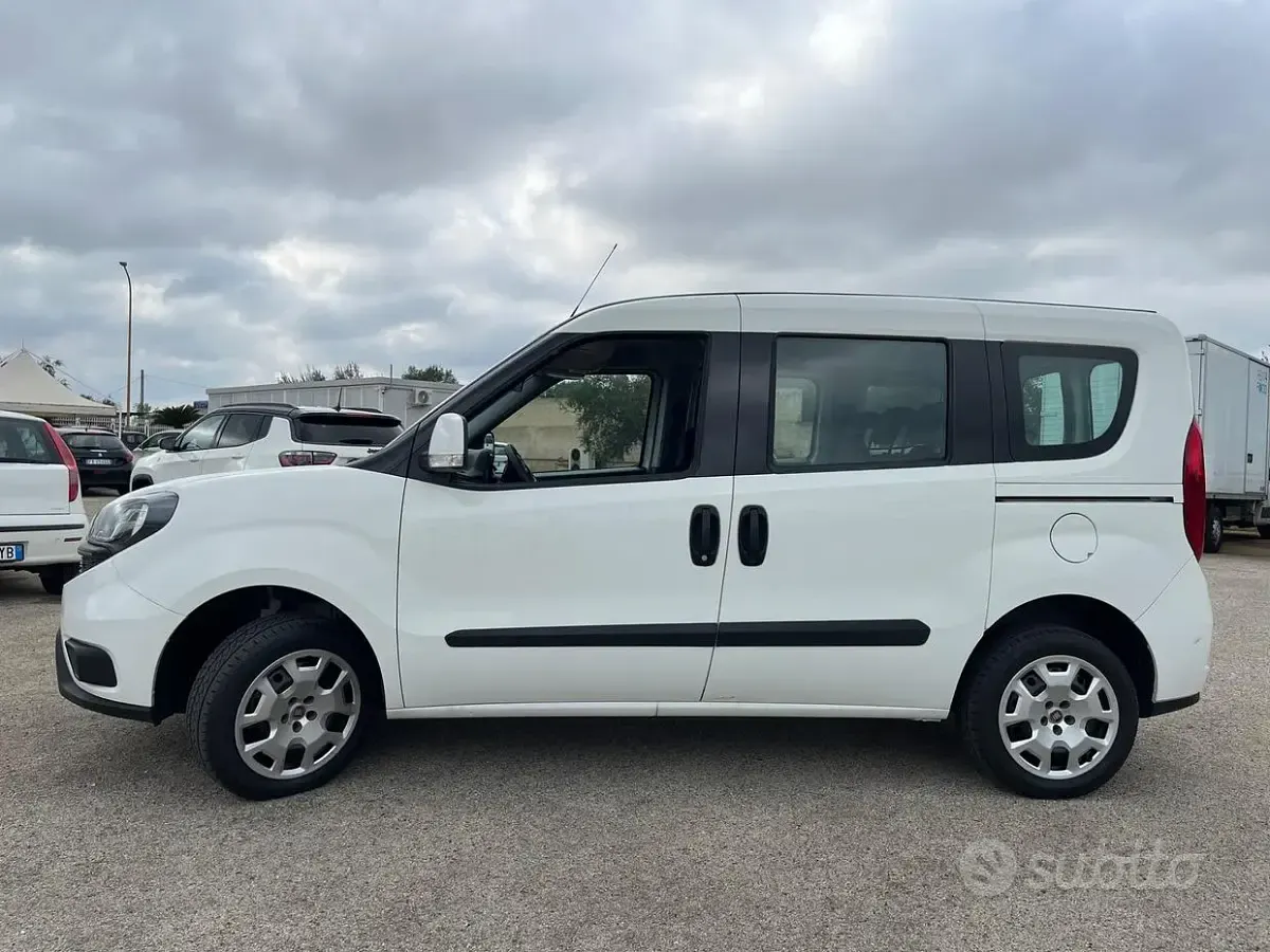Usata Fiat Doblò Lounge 120 CV (88 kW) 2019 Bianco Monovolume