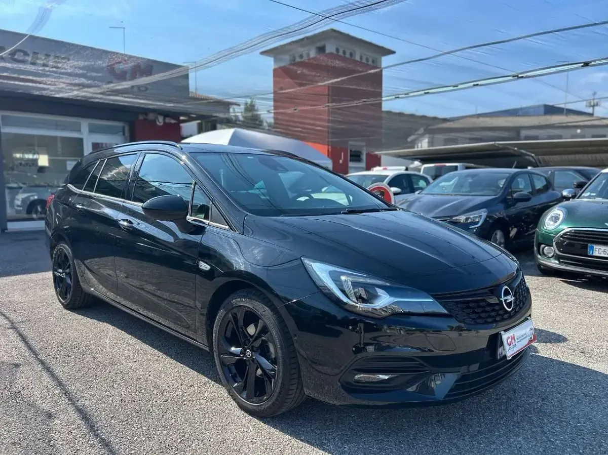 Usata Opel Astra Ultimate 122 CV (89 kW) 2021 Nero Station wagon