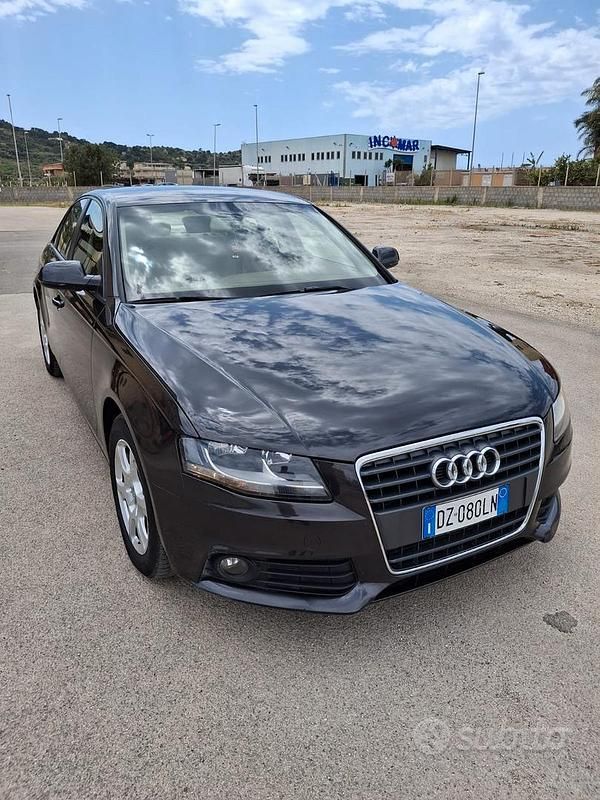 Nero Usata 2010 Audi A4 Tre volumi | 8500 € (Buon prezzo) - Immagine 1/4