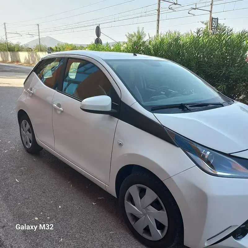 Usata Toyota Aygo X-pure 69 CV (50 kW) 2016 Utilitaria