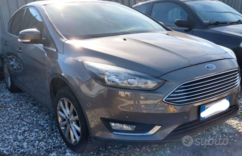 Usata Ford Focus Titanium 125 CV (91 kW) 2015 Grigio Berlina
