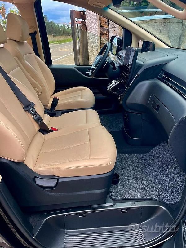 Usata Hyundai Staria 177 CV (130 kW) 2024 Nero Monovolume