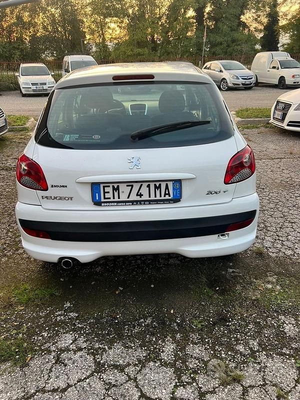 Usata Peugeot 206 60 CV (44 kW) 2012 Bianco Berlina