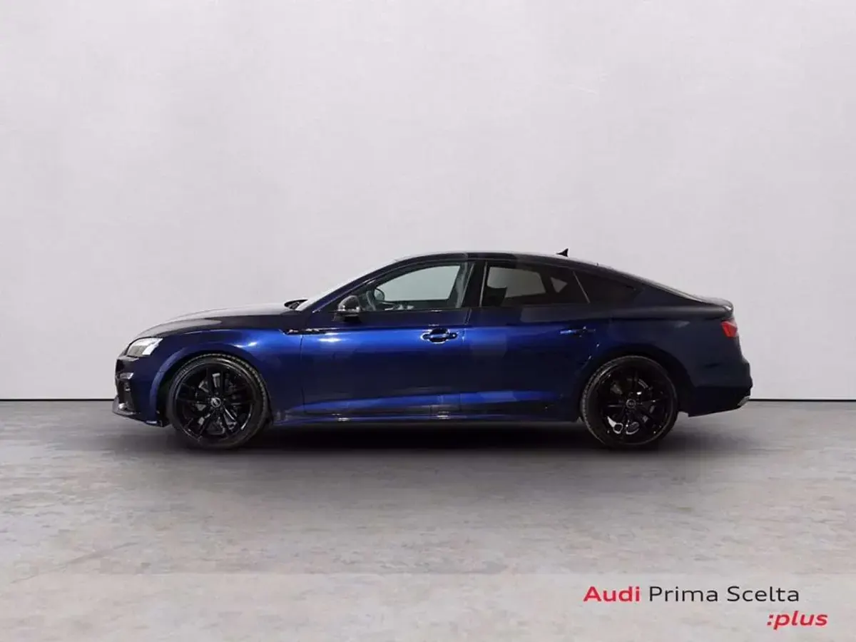 Usata Audi A5 Sportback S-Line 204 CV (150 kW) 2024 Blu navarra metallizzato Utilitaria