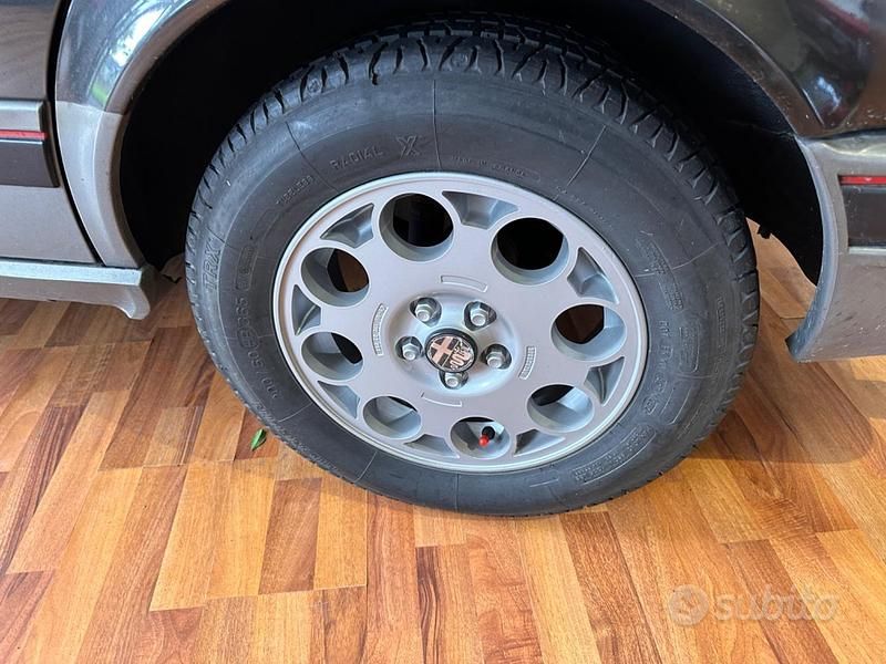 Usata Alfa Romeo Giulietta 131 CV (96 kW) 1986 Grigio Utilitaria