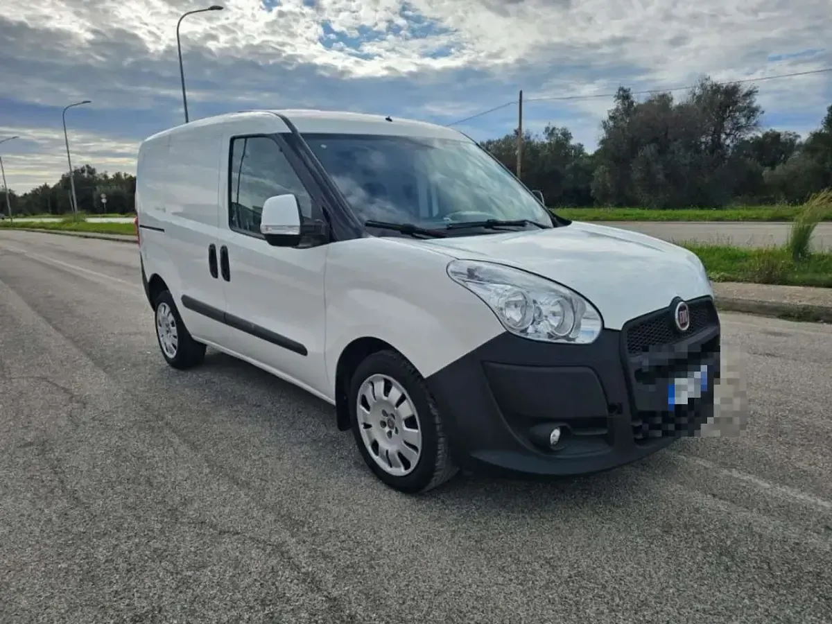 Usata Fiat Doblò 105 CV (77 kW) 2014 Bianco Monovolume