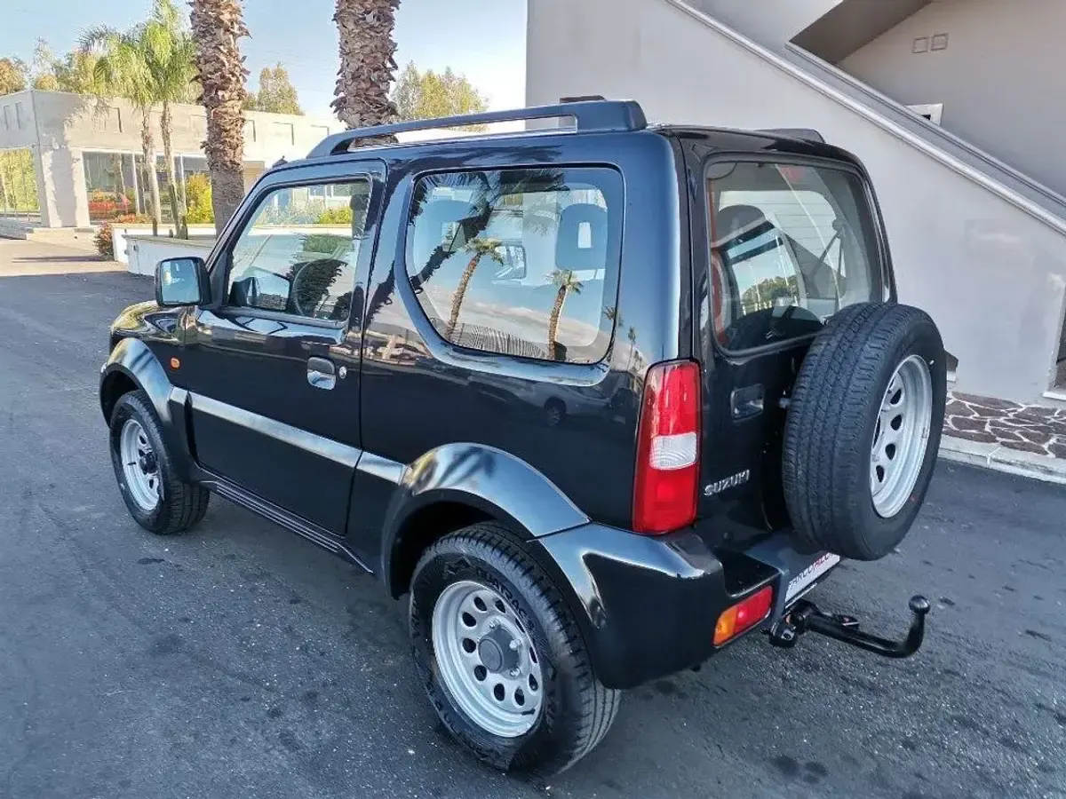 Usata Suzuki Jimny 85 CV (62 kW) 2011 Nero SUV