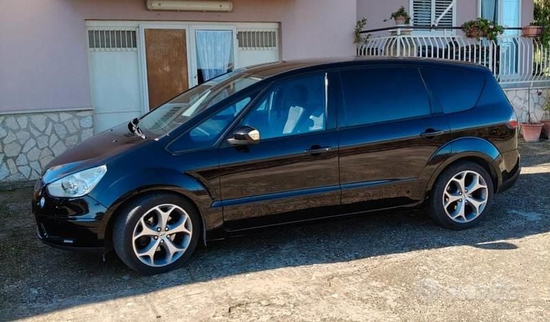 Usata Ford S-MAX Titanium 140 CV (102 kW) 2007 Nero Monovolume