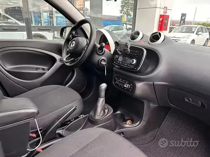 Usata Smart ForFour Prime 71 CV (52 kW) 2017 Nero Utilitaria
