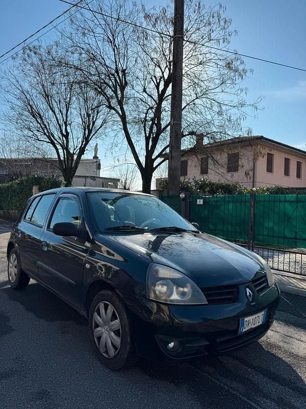 Nero Usata 2009 Renault Clio II Berlina | 1500 € (Ottimo prezzo) - Immagine 1/4