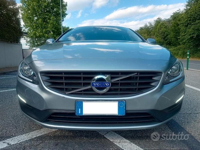 Usata Volvo V60 150 CV (110 kW) 2018 Grigio Station wagon