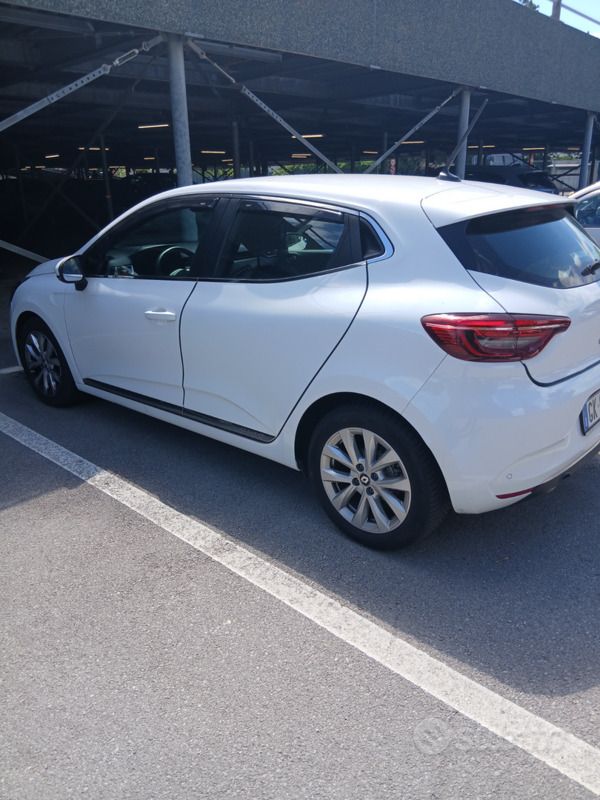 Bianco Usata 2022 Renault Clio V Tre volumi | 12.900 € (Buon prezzo) - Immagine 1/4