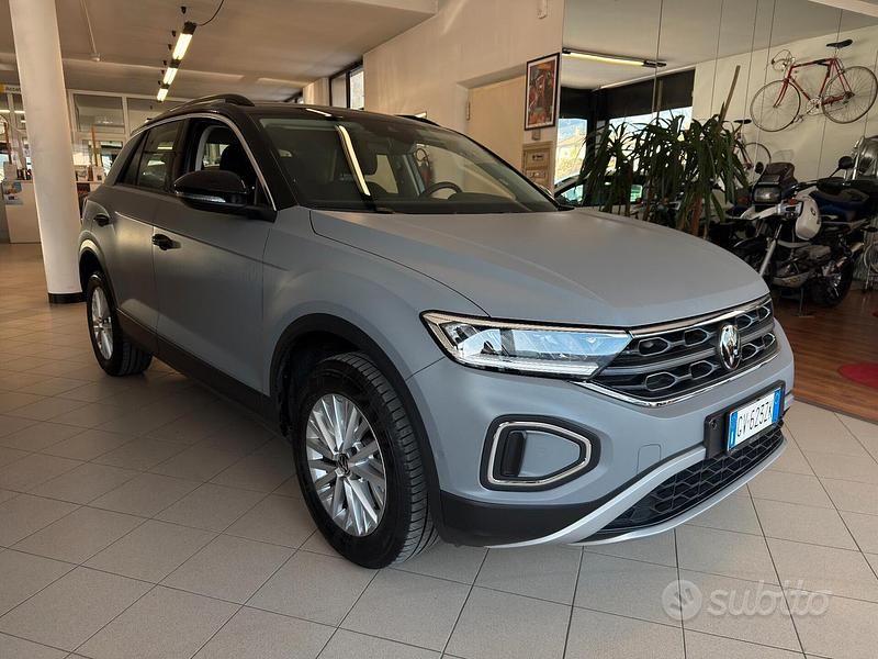 Usata VW T-Roc R-line 150 CV (110 kW) 2024 Grigio SUV