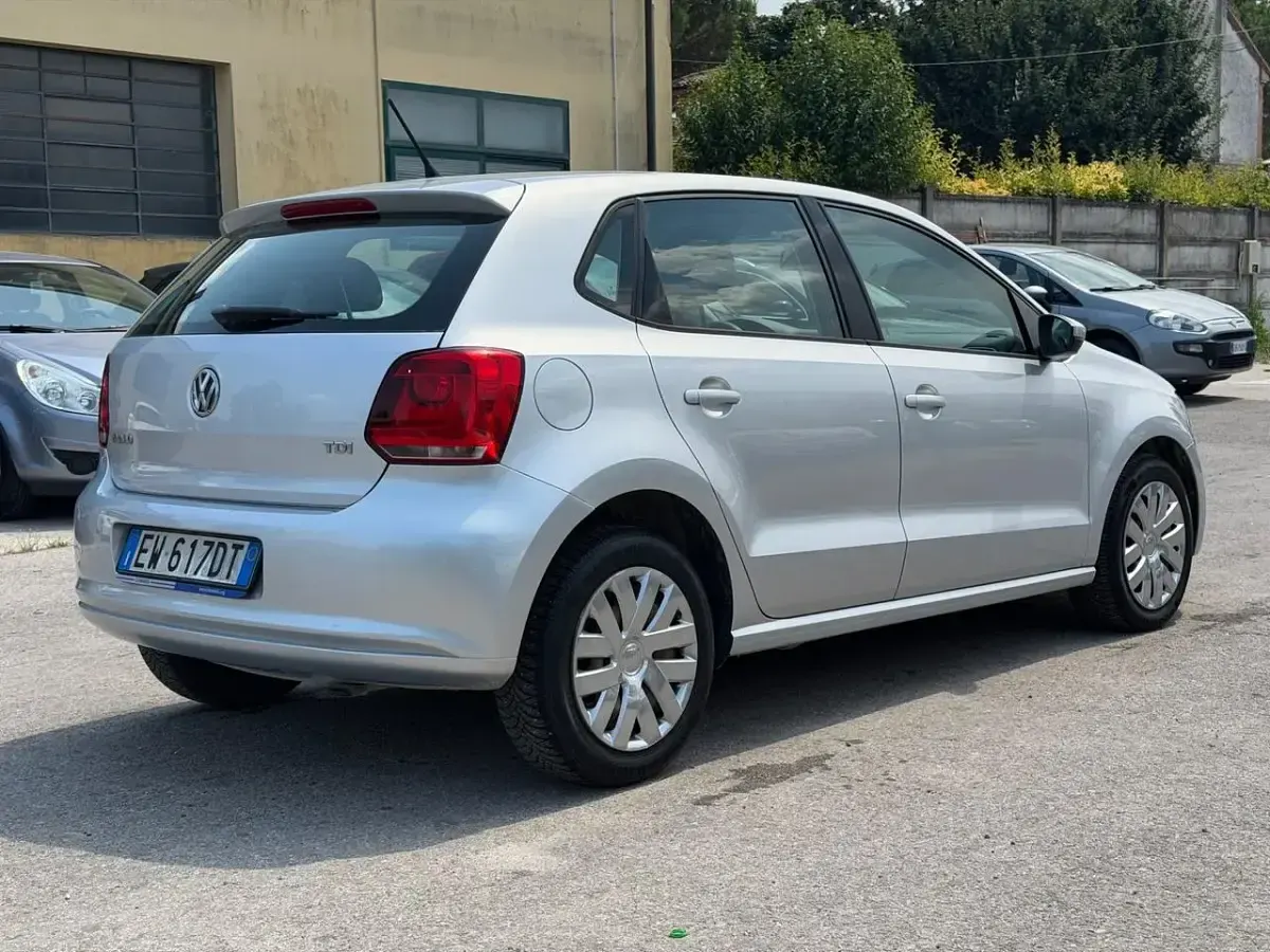 Usata VW Polo Trendline 74 CV (54 kW) 2014 Argento Berlina