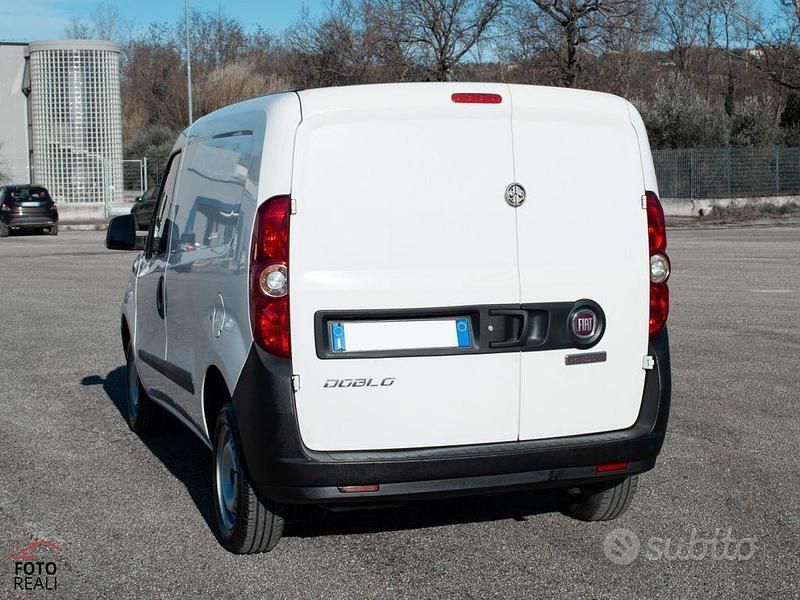 Usata Fiat Doblò Business 95 CV (69 kW) 2021 Bianco Monovolume