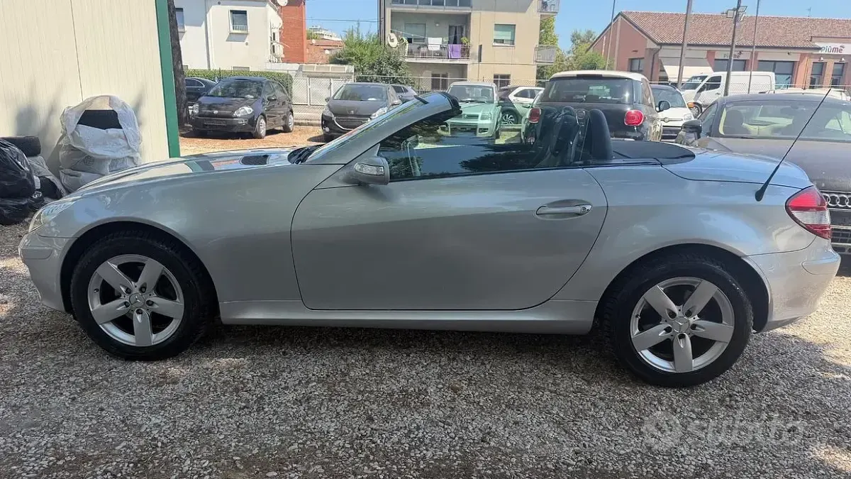 Usata Mercedes SLK200 163 CV (119 kW) 2004 Argento Cabrio
