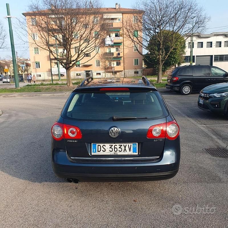 Usata VW Passat 140 CV (102 kW) 2008 Blu Station wagon