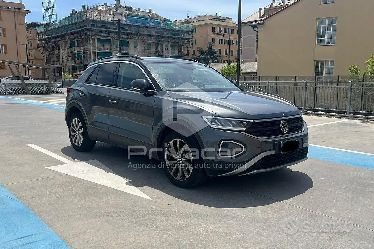 Usata VW T-Roc Life 116 CV (85 kW) 2024 Grigio SUV