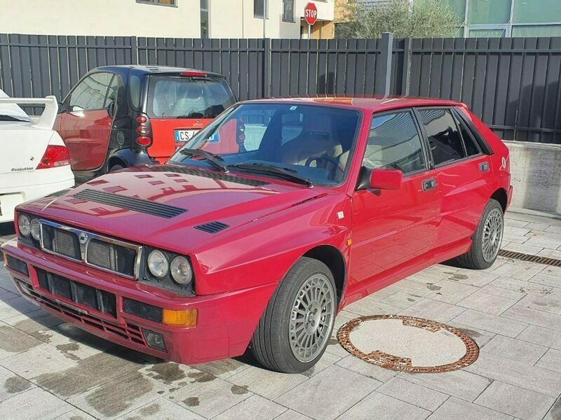 Usata Lancia Delta 211 CV (155 kW) 1994 Red pastel Utilitaria