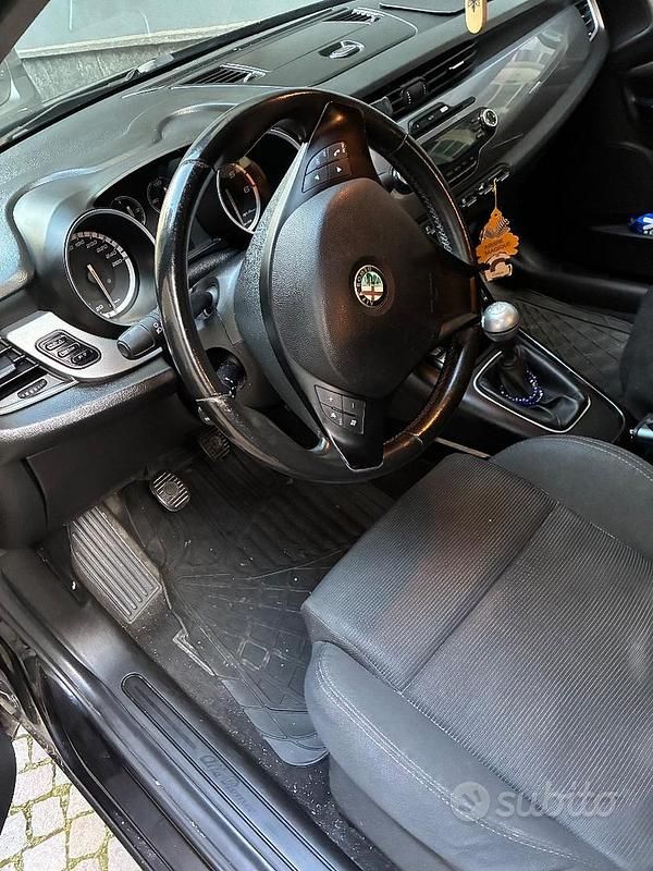 Usata Alfa Romeo Giulietta Distinctive 105 CV (77 kW) 2011 Nero Utilitaria