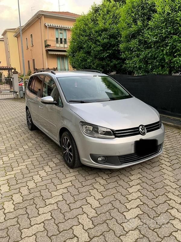 Grigio Usata 2015 VW Touran Comfortline Monovolume | 9500 € (Super prezzo) - Immagine 1/4