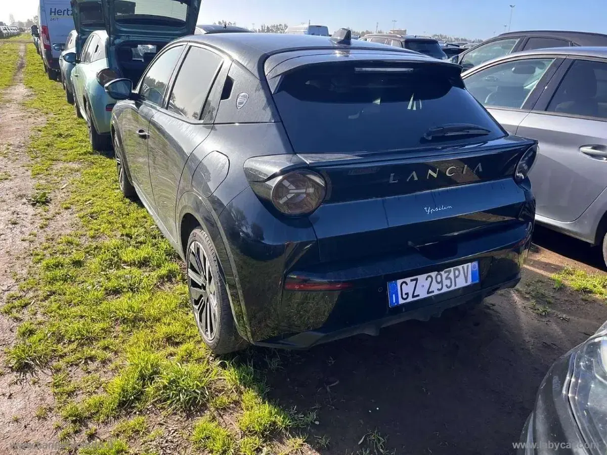 Usata Lancia Ypsilon 101 CV (74 kW) 2025 Nero Utilitaria