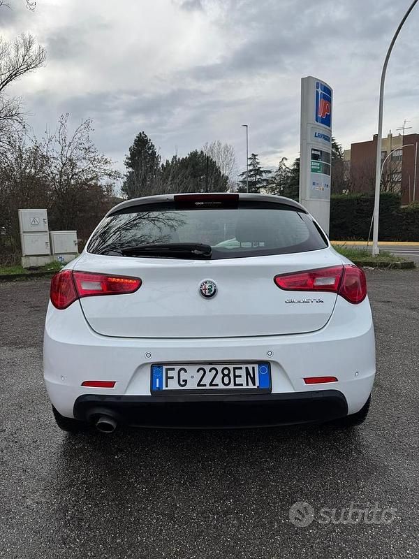 Usata Alfa Romeo Giulietta 120 CV (88 kW) 2017 Bianco Utilitaria
