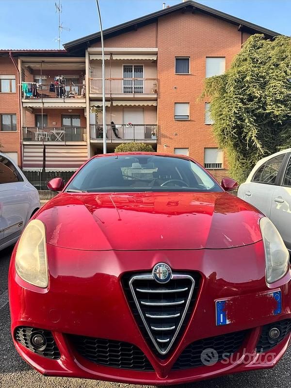 Usata Alfa Romeo Giulietta 105 CV (77 kW) 2012 Rosso Utilitaria