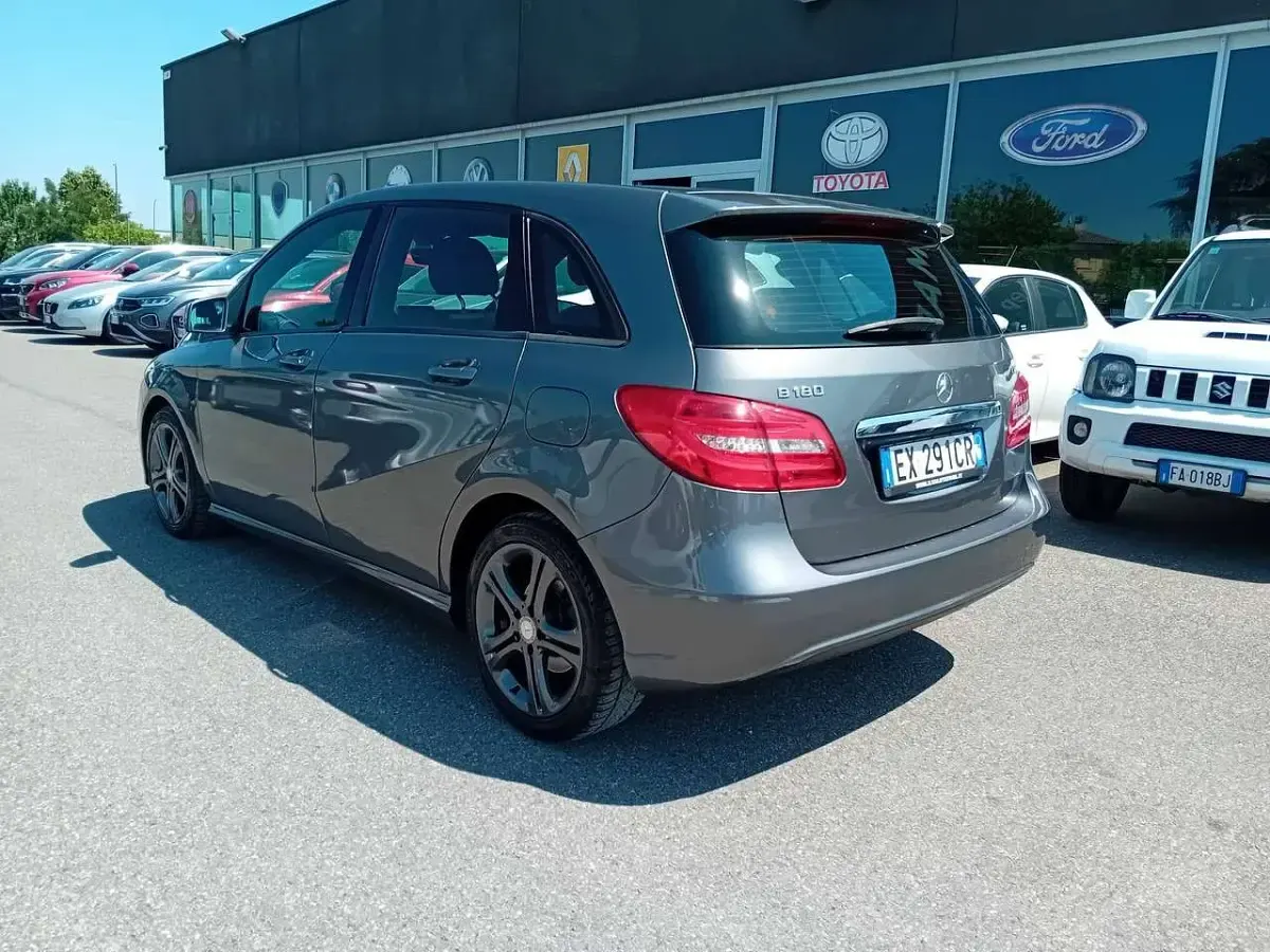 Usata Mercedes B180 Premium 109 CV (80 kW) 2014 Grigio Utilitaria