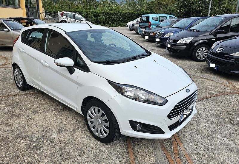 Usata Ford Fiesta 75 CV (55 kW) 2014 Bianco Utilitaria