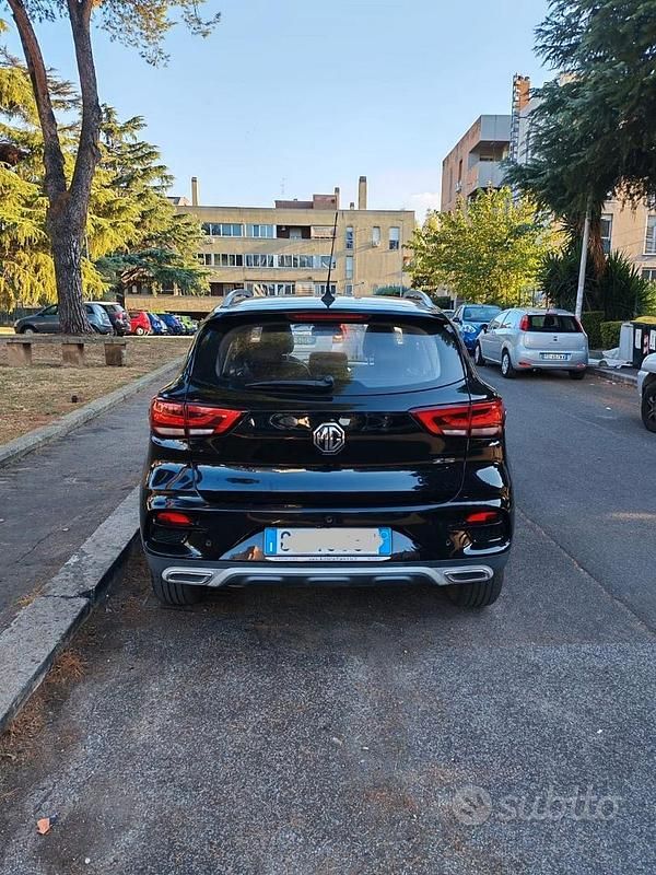 Usata MG ZS Luxury 111 CV (81 kW) 2022 Nero Berlina