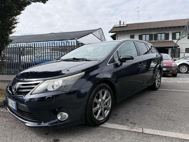 Usata Toyota Avensis Plus 126 CV (92 kW) 2012 Blu/azzurro Station wagon