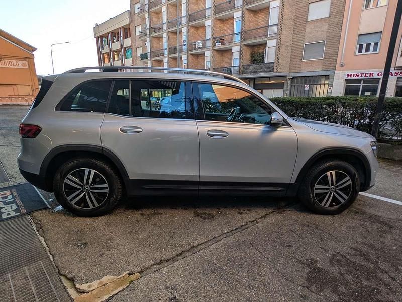 Usata Mercedes GLB200 Business 150 CV (110 kW) 2021 Argento SUV