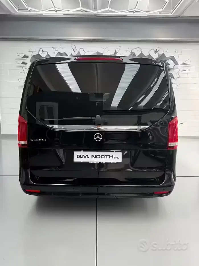 Usado Mercedes V300 Premium 237 CV (174 kW) 2021 Negro Monovolumen