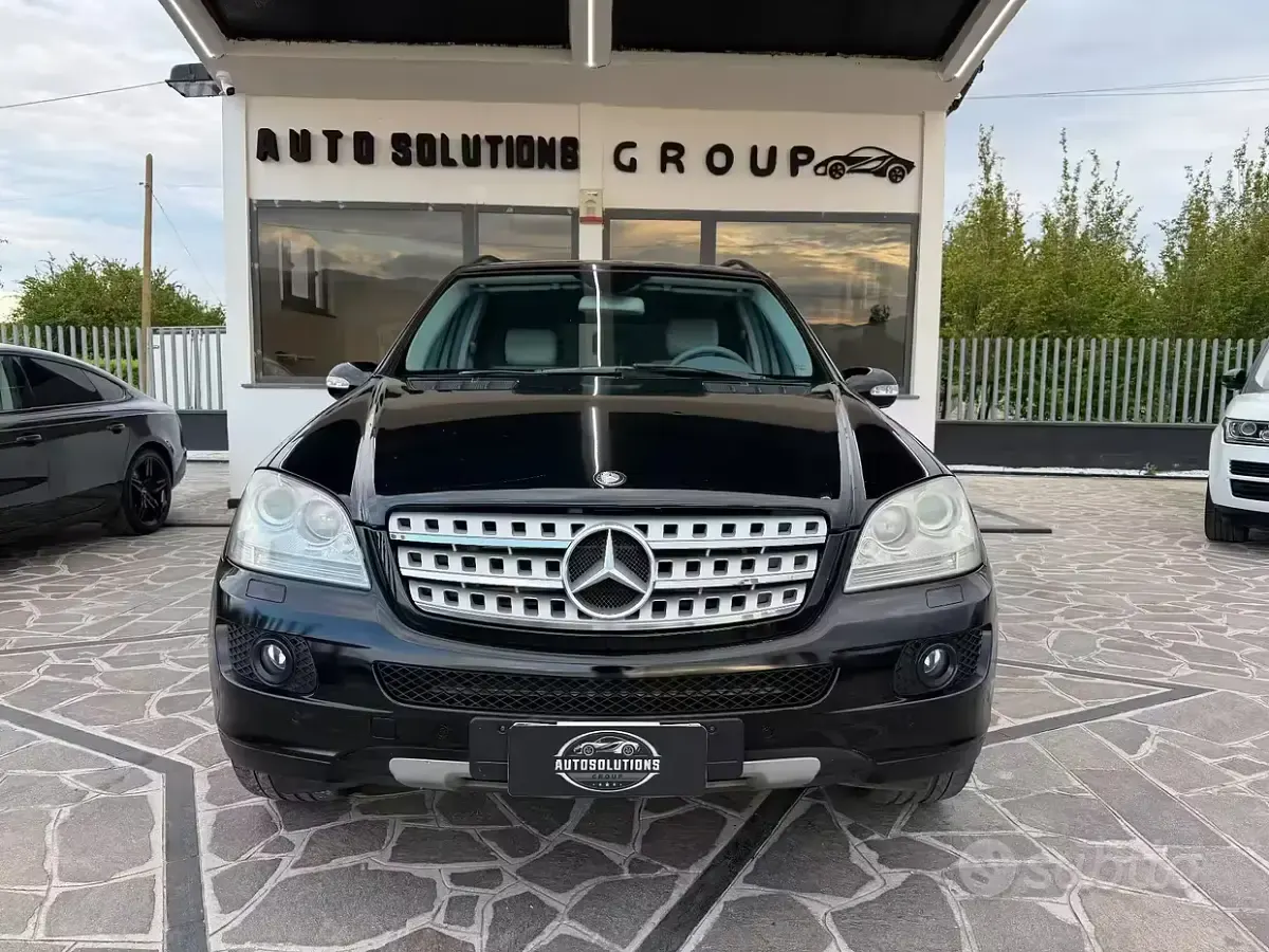 Usata Mercedes ML320 224 CV (164 kW) 2006 Nero SUV