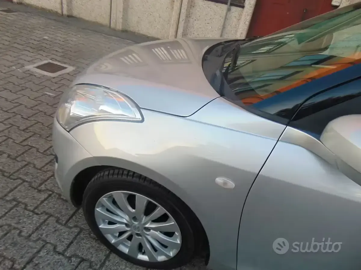 Usata Suzuki Swift 94 CV (69 kW) 2010 Grigio Utilitaria