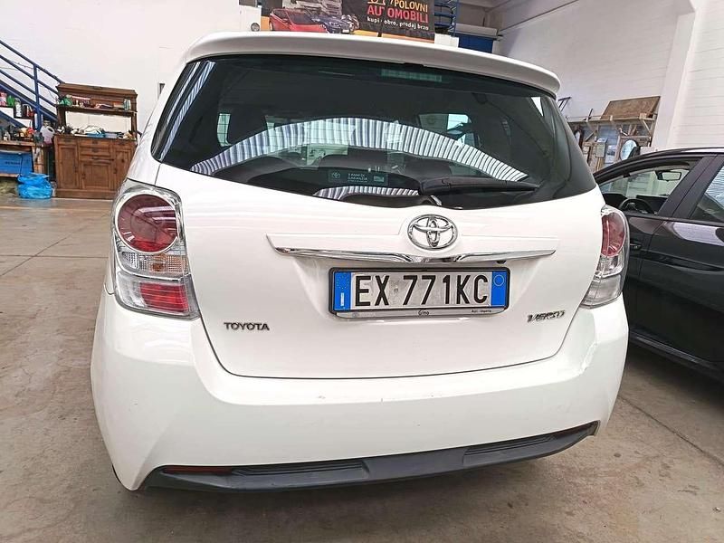 Usata Toyota Verso Style 111 CV (81 kW) 2015 Bianco Monovolume