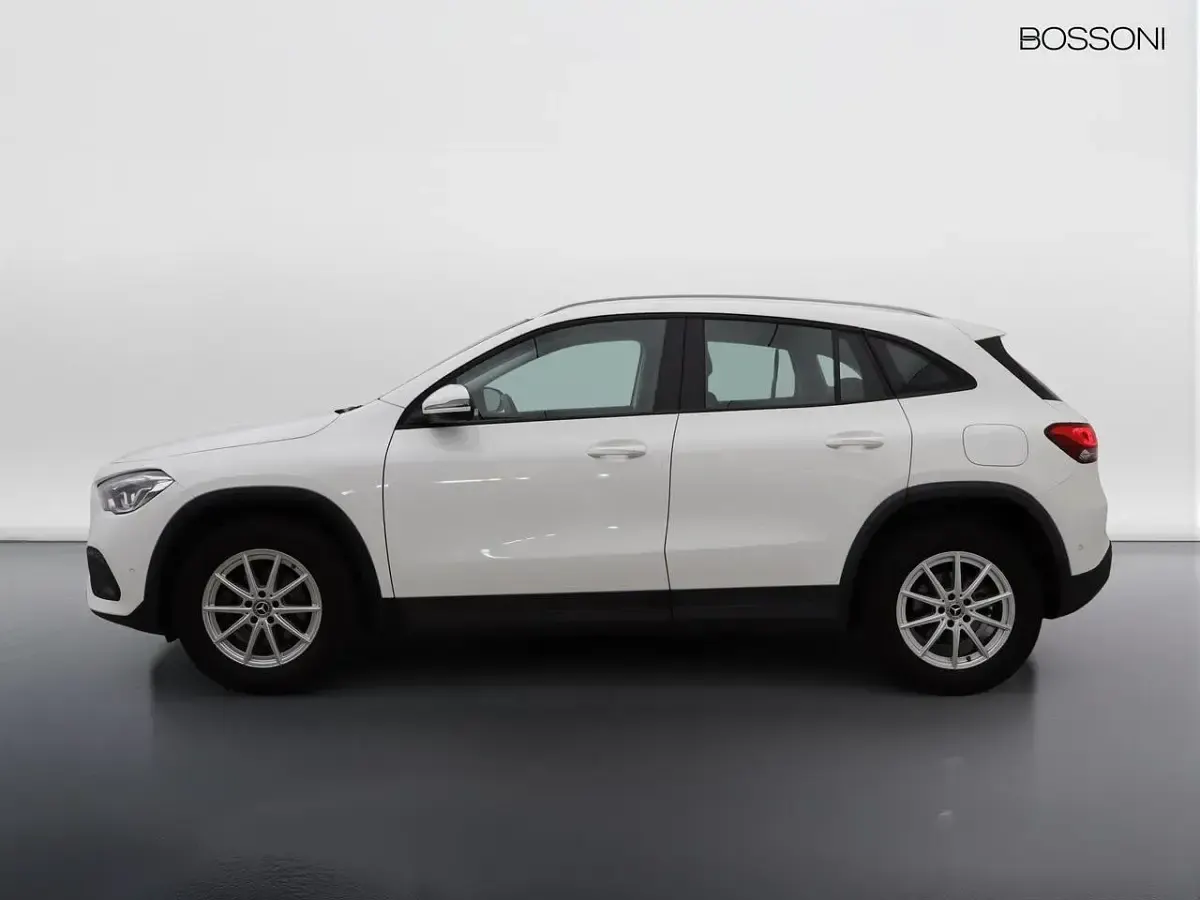 Usata Mercedes GLA200 Business 163 CV (119 kW) 2022 Polaer whiite SUV