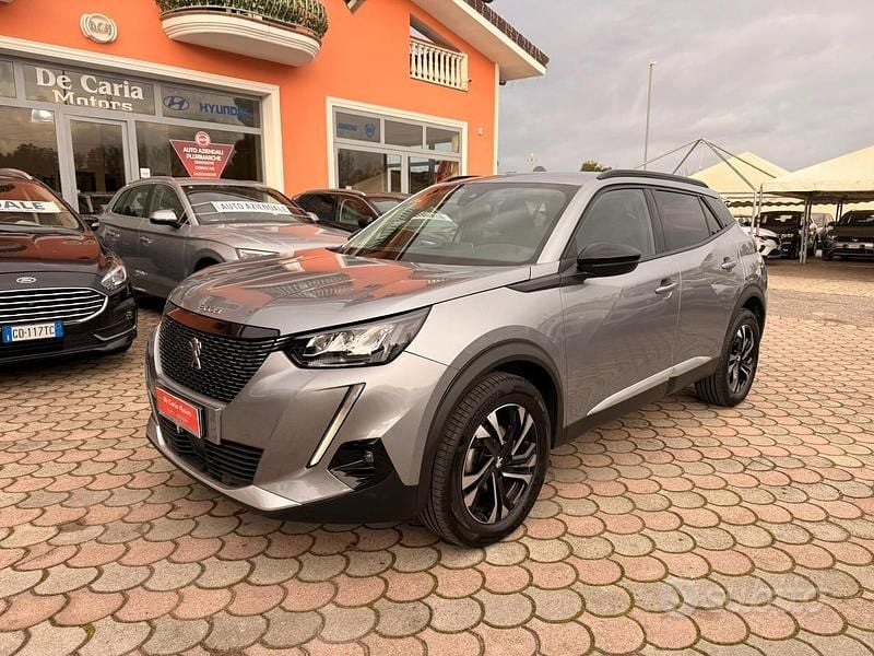 Używany Peugeot 2008 Allure 110 KM (80 kW) 2022 Szary SUV