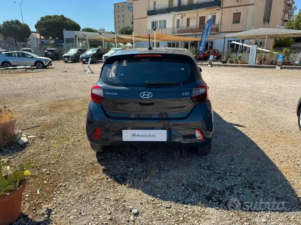 Usata Hyundai i10 Advanced 67 CV (49 kW) 2023 Grigio Utilitaria