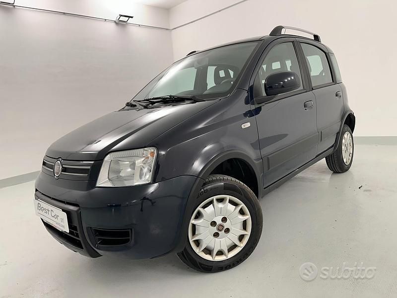 Usata Fiat Panda 4x4 Climbing 69 CV (50 kW) 2011 Blu scuro Utilitaria