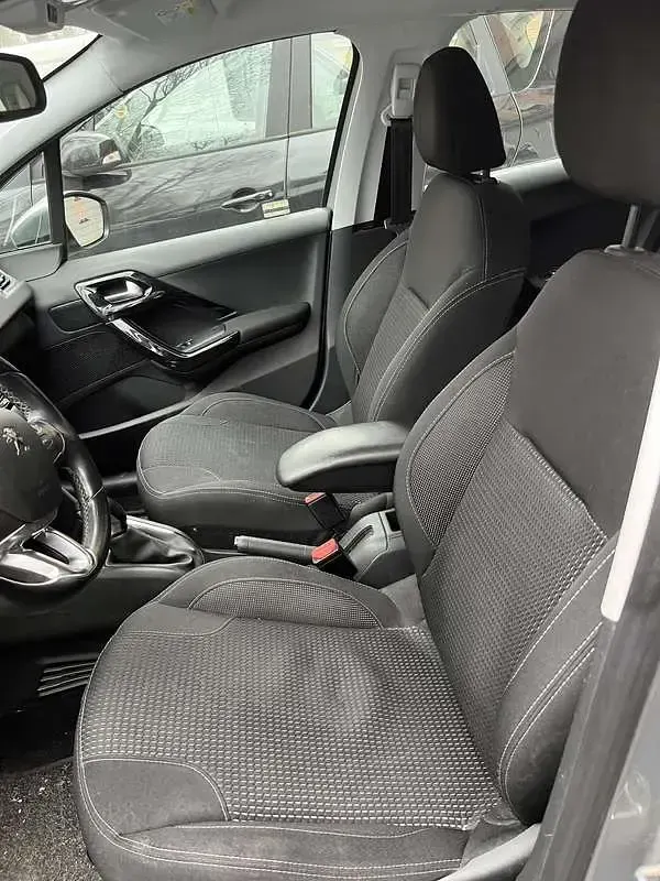 Usata Peugeot 208 Active 75 CV (55 kW) 2020 Utilitaria