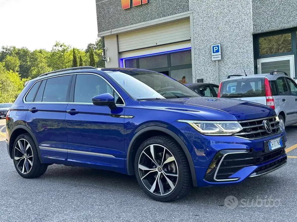Usata VW Tiguan R-line 190 CV (139 kW) 2021 Blu SUV