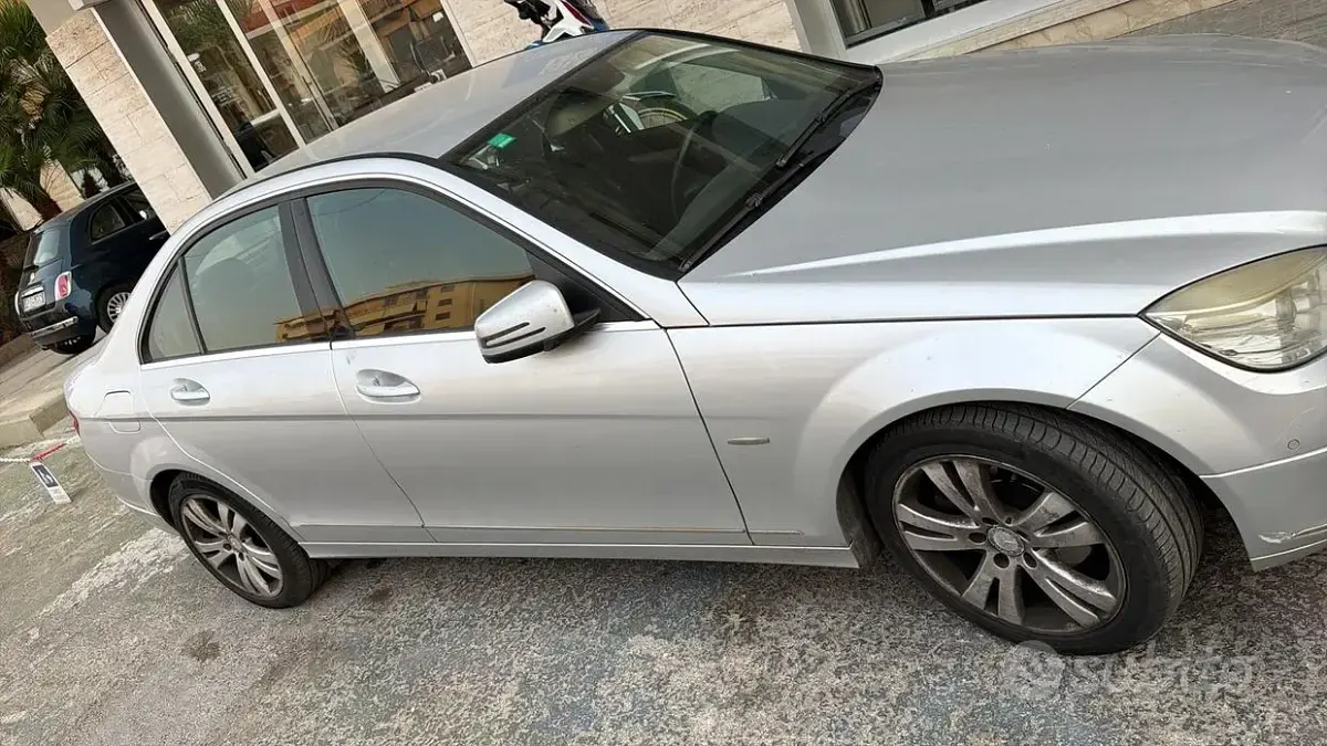 Usata Mercedes C220 Avantgarde 170 CV (125 kW) 2009 Grigio Berlina
