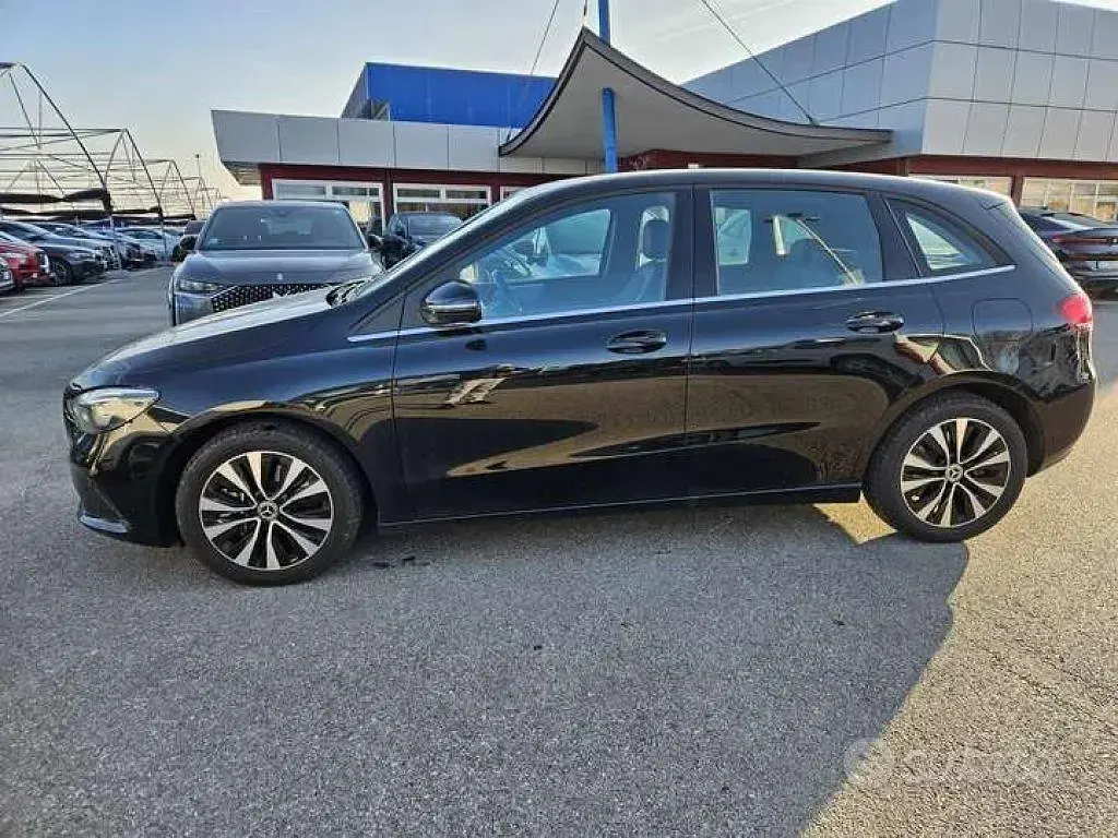 Gebraucht Mercedes B250e Business 160 PS (117 kW) 2022 Schwarz Van / Kleinbus