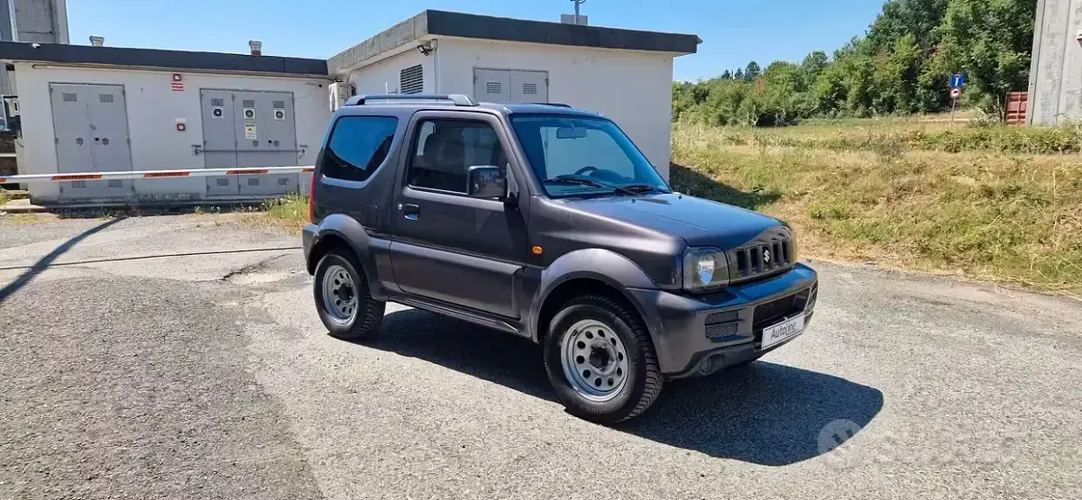 Usata Suzuki Jimny 85 CV (62 kW) 2009 Grigio SUV