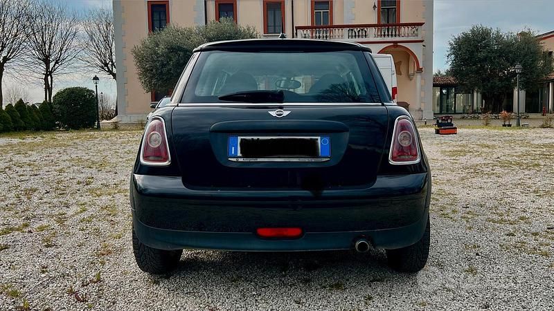 Begagnad Mini ONE 75 HK (55 kW) 2009 Svart Halvkombi