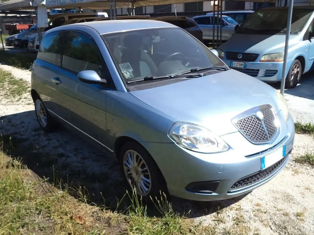 Usata Lancia Ypsilon 60 CV (44 kW) 2008 Blu Utilitaria
